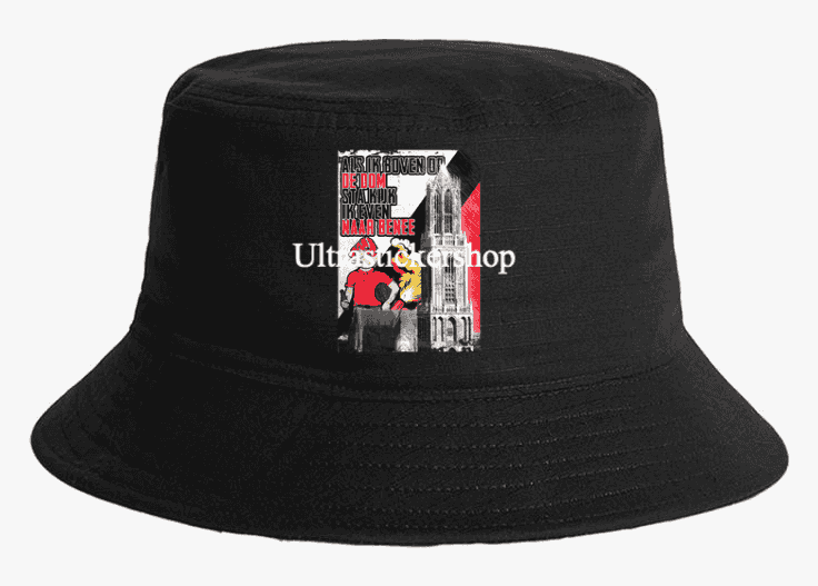 Als ik boven op de dom sta kijk ik even naar benee Bucket Hat