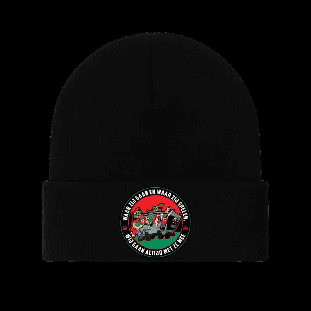 Waar zij gaan en waar zij spelen. Wij gaan altijd met ze mee Beanie